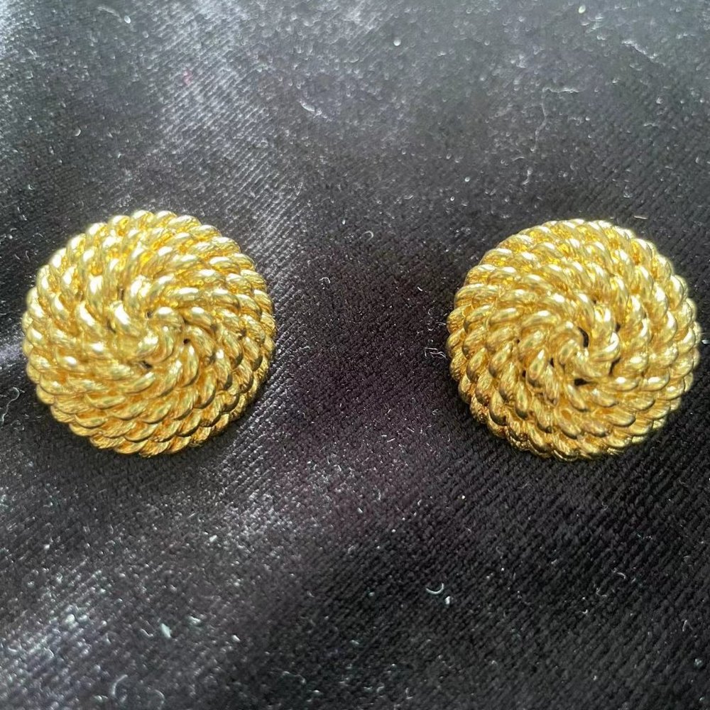vintage monet gold tone earrings